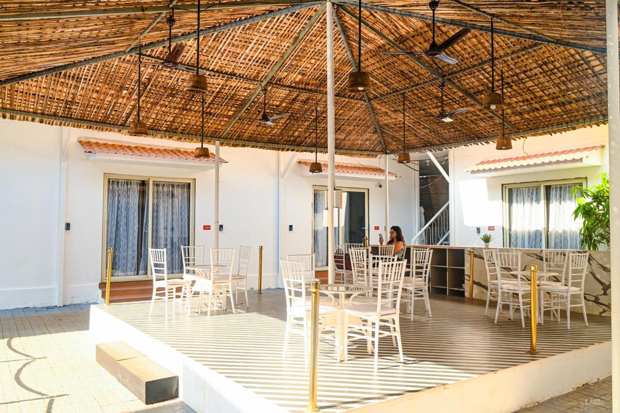 Morjim Beach Villa Экстерьер фото